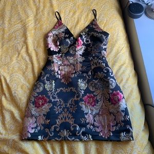 V mini dress Modern Baroque Style